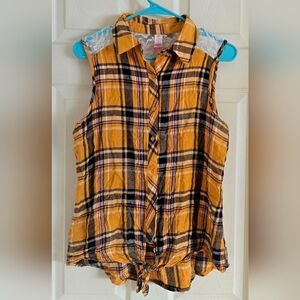 No Boundaries Yellow Plaid Sleeveless Button-Down Shirt